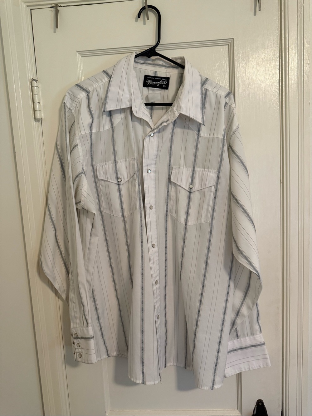 Wrangler Men's Western Pearl Snap Button Down Shirt white w/ Pinstripes